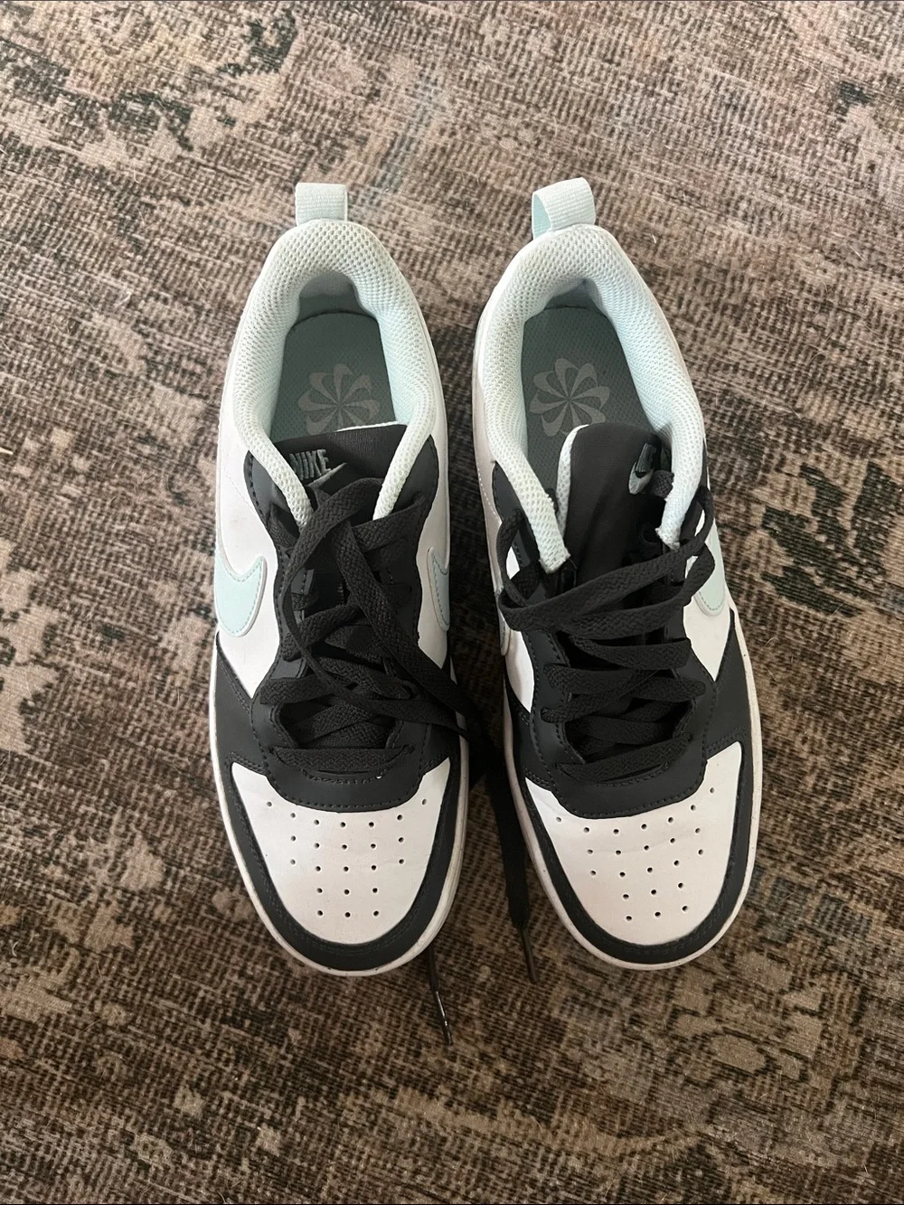 Nike Kids Black, White & Light Blue Low-Top Sneakers